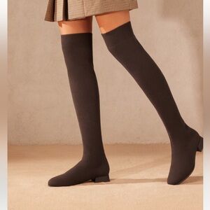 Vivaia boots size 38 US 7-7.5
